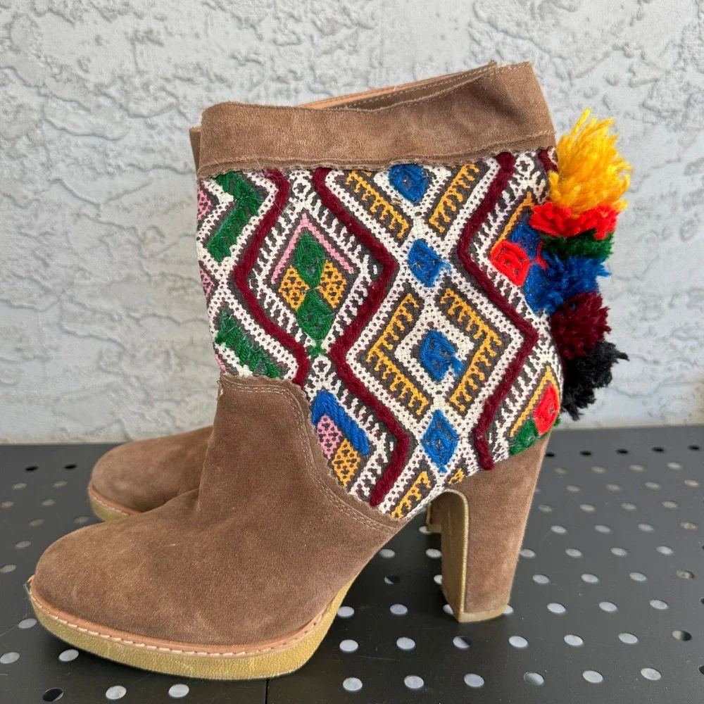 ANTHROPOLOGIE × JASPER &‎ JEERA Boho Suede Pom-Pom Embroidered Booties 7.5 Brown